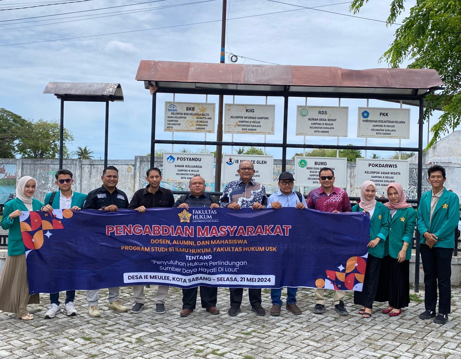 Ⓒ Hak cipta foto di atas dikembalikan sesungguhnya kepada sang pemilik foto Dosen, Alumni dan Mahasiswa Fakultas Hukum USK lakukan pengabdian masyarakat di Desa Ie Meulee, Kota Sabang, Selasa (21/5/2024). FOTO/Dok. BEM FH USK. Ⓒ Hak cipta foto di atas dikembalikan sesungguhnya kepada pemilik foto