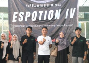 Haeqal Beri Semangat Mahasiswa Peserta Futsal “Espotion IV” di Lamgugop