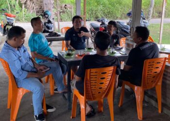Focus Group Discussion (FGD) bersama masyarakat Kec. Baitussalam, Aceh Besar. FOTO/Dok. Penulis. Ⓒ Hak cipta foto di atas dikembalikan sesungguhnya kepada pemilik foto
