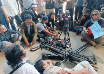 Gerakan Jurnalis Aceh Bersatu Geruduk DPRA, Tolak Revisi UU Penyiaran