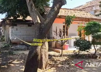 Geledah Kontrakan Ter*ris di Cikampek, Densus 88 Sita Serbuk Berwarna Putih dan Kuning