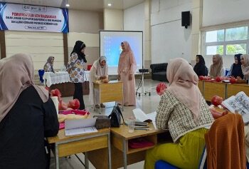 Kegiatan Pelatihan Baby Massage. FOTO/Dok. Poltekkes Kemenkes Aceh untuk HAI. Ⓒ Hak cipta foto di atas dikembalikan sesungguhnya kepada pemilik foto