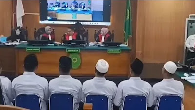 Momen Haru Dede Peluk Para Terpidana Kasus Vina Janjikan Mereka Bebas: Kalau Nggak Bebas, Ada Saya yang Gantikan