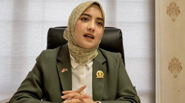Ⓒ Hak cipta foto di atas dikembalikan sesungguhnya kepada pemilik foto Ⓒ Hak cipta foto di atas dikembalikan sesungguhnya kepada pemilik foto
