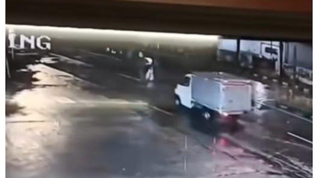 Sopir Mobil Boks Tabrak Tiga Begal yang Berniat Rampas Motor Ojek Online di Sunter Jakarta Utara