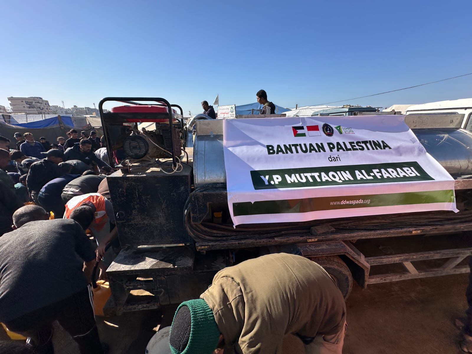 Lewat DD Waspada, YP Muttaqin Al-Farabi Salurkan Bantuan Air Bersih ke Gaza