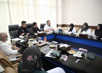 Ketua Dewan Perwakilan Rakyat Kota (DPRK) Banda Aceh, Irwansyah menerima audiensi sejumlah dokter Puskesmas se-Kota Banda Aceh. Kedatangan mereka disambut baik Ketua DPRK di gedung legislatif setempat, Rabu (26/2/2025). FOTO/Dok. Istimewa. Ⓒ Hak cipta foto di atas dikembalikan sesungguhnya kepada pemilik foto