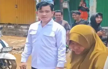 Wakil Presiden (Wapres) Gibran Rakabuming Raka meninjau korban banjir di Perumahan Pondok Gede Permai (PGP), Jatiasih, Kota Bekasi. FOTO/Net. Ⓒ Hak cipta foto di atas dikembalikan sesungguhnya kepada pemilik foto