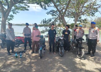 Polres Lhokseumawe menggelar kegiatan pengawasan dan patroli dalam rangka antisipasi balapan liar di kawasan Waduk Pusong, Kecamatan Banda Sakti, Kota Lhokseumawe, pada Jumat (9/5/2025) siang, bertepatan dengan waktu pelaksanaan Shalat Jumat. Ⓒ Hak cipta foto di atas dikembalikan sesungguhnya kepada pemilik foto