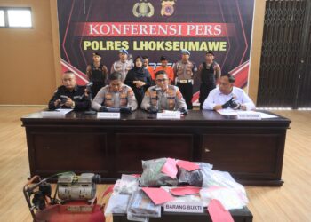 Kapolres Lhokseumawe AKBP Ahzan dalam konferensi pers di hadapan awak media menyampaikan bahwa tindakan tersebut merupakan pelanggaran berat sebagaimana dimaksud dalam Pasal 187 ayat (1) jo Pasal 170 KUHPidana, yang ancaman hukumannya mencapai 15 tahun penjara. FOTO/Dok. Polres Lhokseumawe. Ⓒ Hak cipta foto di atas dikembalikan sesungguhnya kepada pemilik foto