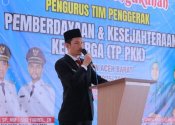 Bupati Aceh Barat, Tarmizi, melantik dan mengukuhkan Pengurus Tim Penggerak Pemberdayaan dan Kesejahteraan Keluarga (PKK) Kabupaten Aceh Barat Periode 2025–2030, yang berlangsung di Aula Teuku Umar Bappeda, Jumat (16/5/2025). FOTO/Net. Ⓒ Hak cipta foto di atas dikembalikan sesungguhnya kepada pemilik foto