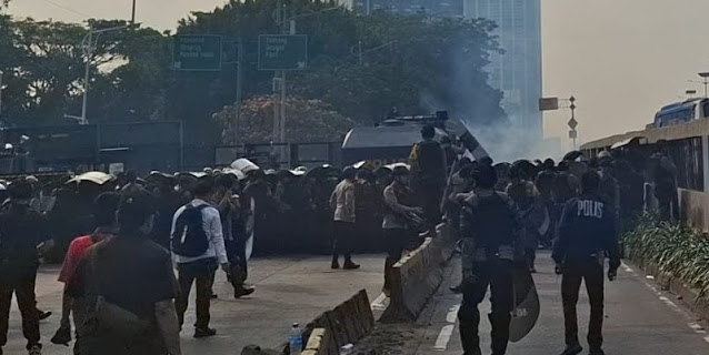 Pelajar dan Gas Air Mata: Salah Siapa?