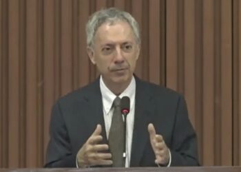 Peneliti dari The Hoover Institutions University of Standford  Peter Berkowitz sebagai pemberi orasi ilmiah dalam kegiatan Pengenalan Sistem Akademik Universitas (PSAU) Pascasarjana UI 2025 yang berlangsung pada 23 Agustus 2025 di kampus UI Depok. FOTO/Youtube/Tangkapan Layar. Ⓒ Hak cipta foto di atas dikembalikan sesungguhnya kepada pemilik foto