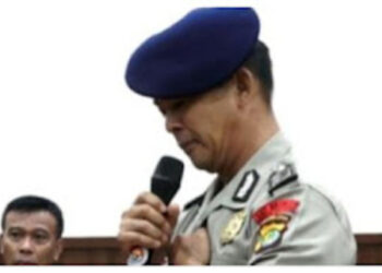 Majelis Hakim Sidang Komisi Kode Etik Profesi (KKEP) Polri dalam draf putusannya menyatakan Bripka Rohmat terkena gas air mata ketika mengendarai kendaraan taktis (rantis) Brimob yang diduga menabrak driver ojek online (ojol), Affan Kurniawan. FOTO/Net. Ⓒ Hak cipta foto di atas dikembalikan sesungguhnya kepada pemilik foto