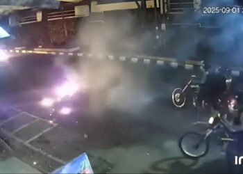 Kampus Universitas Islam Negeri Bandung (UNISBA) di Jalan Tamansari No. 1 Bandung, Jawa Barat diberondong tembakan gas air mata oleh aparat kepolisian. FOTO/Net. Ⓒ Hak cipta foto di atas dikembalikan sesungguhnya kepada pemilik foto