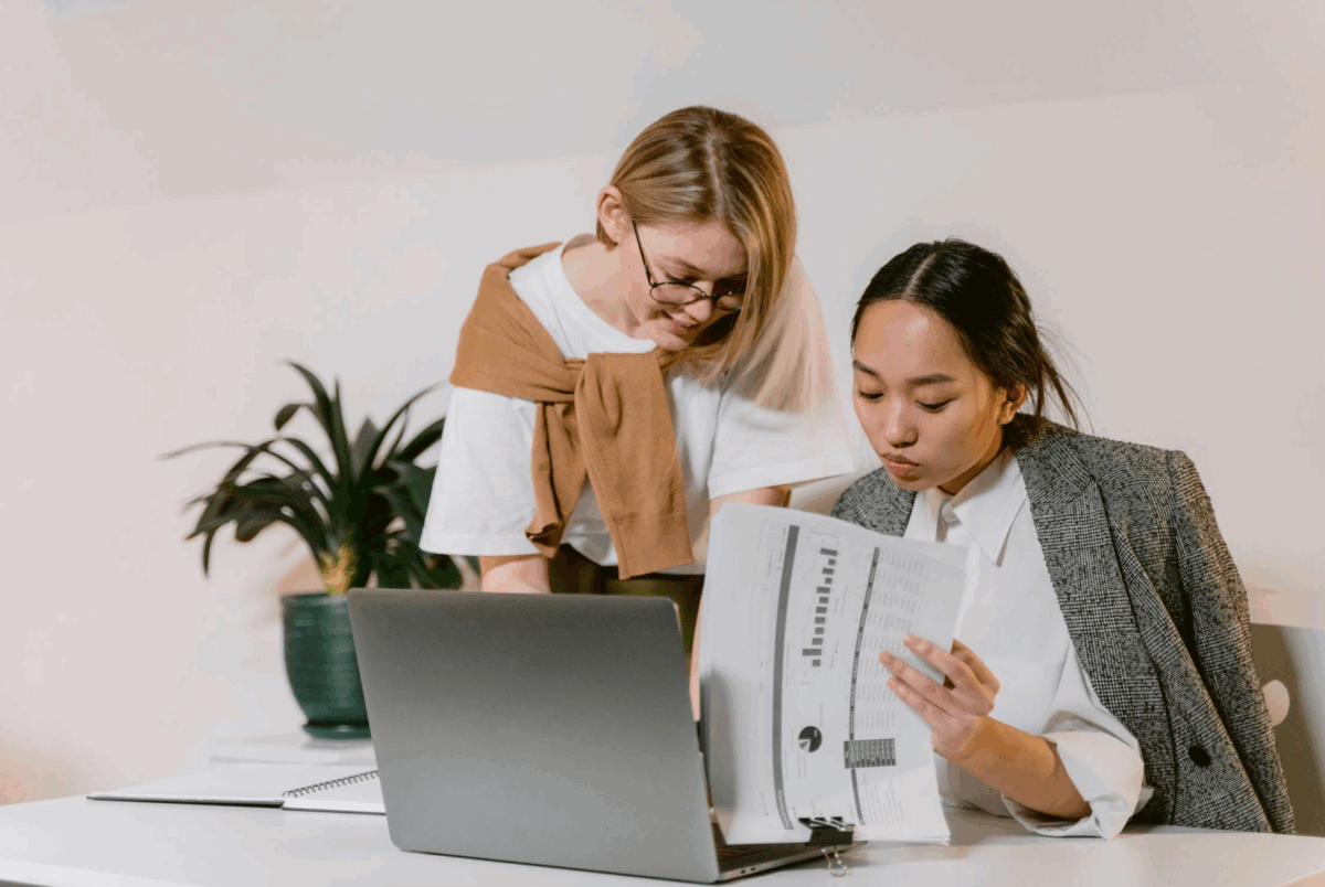 Office look untuk ngantor modis nan profesional