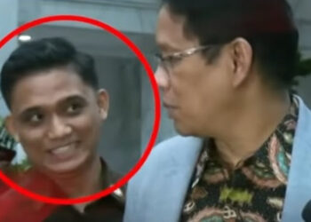 Menteri Keuangan (Menkeu) Purbaya Yudhi Sadewa terus menjadi sorotan atas aksi-aksinya. Terkini, terlihat ajudan meminta Wartawan untuk menghentikan wawancarai demham Menkeu, Purbaya. FOTO/Net. Ⓒ Hak cipta foto di atas dikembalikan sesungguhnya kepada pemilik foto