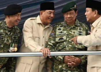 Presiden Prabowo Subianto dengan mantan Presiden Susilo Bambang Yudhoyono (SBY), Menteri Pertahanan (Menhan) Sjafrie Sjamsoeddin dan Panglima TNI Jenderal Agus Subiyanto. FOTO/Net. Ⓒ Hak cipta foto di atas dikembalikan sesungguhnya kepada pemilik foto