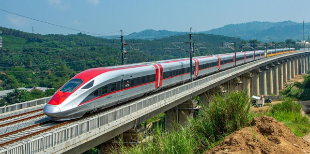 Kereta Cepat Jakarta–Bandung (KCJB) atau yang akrab dikenal dengan sebutan Whoosh. FOTO/Net. Ⓒ Hak cipta foto di atas dikembalikan sesungguhnya kepada pemilik foto