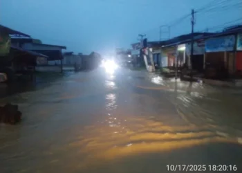 Hujan dengan intensitas sedang hingga lebat yang mengguyur Kabupaten Aceh Selatan pada Jumat siang, 17 Oktober 2025, menyebabkan dua kecamatan di wilayah itu terendam banjir. FOTO/Net. Ⓒ Hak cipta foto di atas dikembalikan sesungguhnya kepada pemilik foto