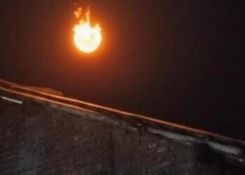 Warga Cirebon dikejutkan kemunculan benda berukuran besar bercahaya di angkasa pada Minggu sore, 5 Oktober 2025. FOTO/Net. Ⓒ Hak cipta foto di atas dikembalikan sesungguhnya kepada pemilik foto