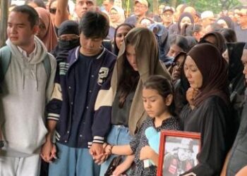 Ⓒ Hak cipta foto di atas dikembalikan sesungguhnya kepada sang pemilik foto Ⓒ Hak cipta foto di atas dikembalikan sesungguhnya kepada pemilik foto