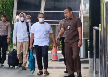 Rombongan Pertama Terperiksa Tiba di KPK, Gubernur Riau Lewat Pintu Depan