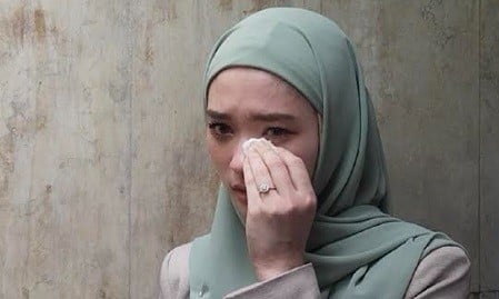Inara Rusli Kena Mental usai Dilaporkan Terkait Dugaan Perzinaan dengan Suami Wardatina Mawa?