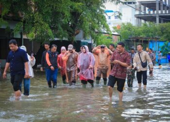 Banda Aceh Tetapkan Status Darurat, Sejumlah Pejabat Tinjau Lokasi dan Korban Banjir