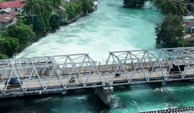 Ajaib! Warga Sumbar Takjub Air Sungai Ombilin Mendadak Jernih Pasca Banjir, Mirip Sungai Aare di Swiss