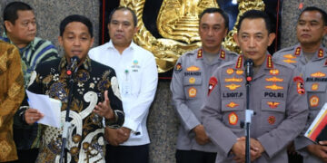 Ⓒ Hak cipta foto di atas dikembalikan sesungguhnya kepada sang pemilik foto Ⓒ Hak cipta foto di atas dikembalikan sesungguhnya kepada pemilik foto