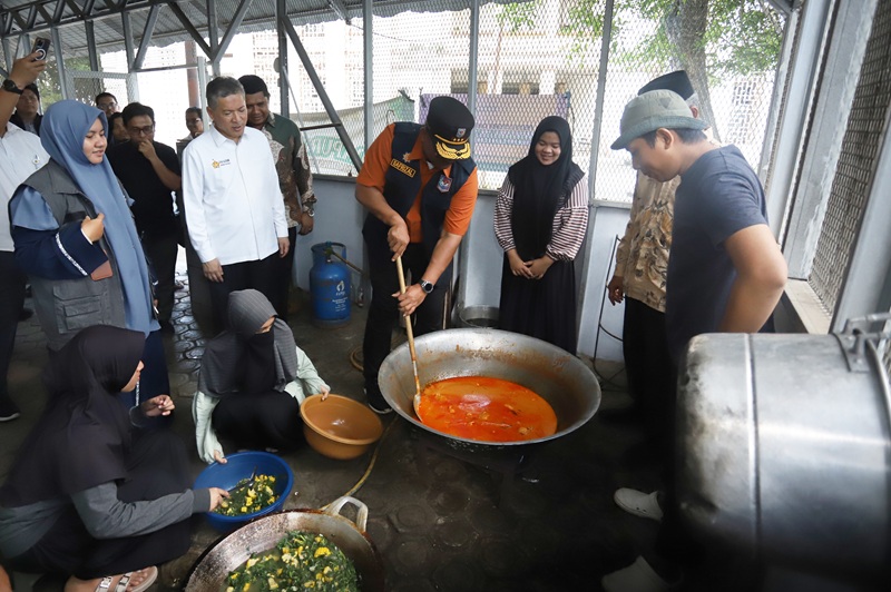 Dua Dirjen Putra Aceh Sambangi Dapur Umum USK, Perkuat Bantuan Kemanusiaan untuk Korban Banjir