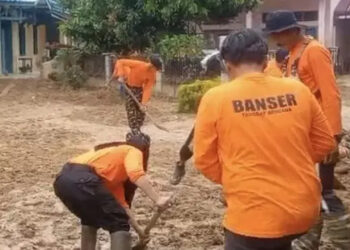 Banser Bersihkan Gereja Terdampak Banjir Bandang Sumut Jelang Natal