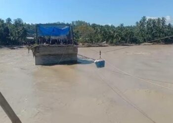 Akses Terputus, Bantuan Logistik ke Bireuen Diangkut lewat Tali Melintasi Sungai