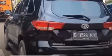 Bak Nemu Species Langka, Mobil Esemka Era Jokowi Kepergok Jalan di Jakarta, Netizen Kaget!