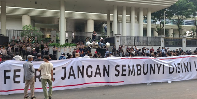 Demo di Kejagung Ricuh, Massa Tuntut Febrie Adriansyah Ditangkap