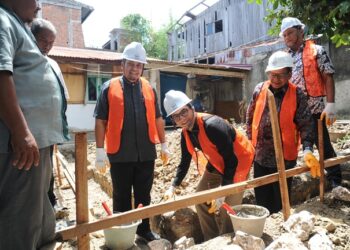 Ketua DPRK Letakkan Batu Pertama Rumah Layak Huni, Tahun Ini Advokasi Empat Unit Rumah