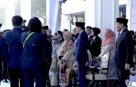 Tiba di Lokasi Upacara Hari Bhayangkara, Prabowo Beri Hormat ke Jokowi