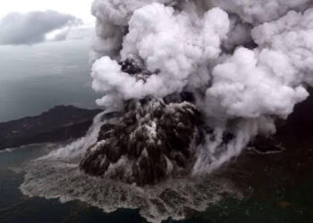 Gunung Anak Krakatau Erupsi hingga 10 Kali, Terjadi Sejak Jumat Dini Hari
