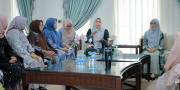 Rita Mayasari Ingatkan Istri Pejabat Aceh Besar Tetap Dekat dengan Warga